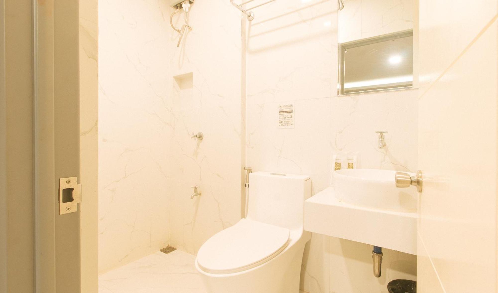 Reddoorz Plus At Seventy Five Inn Near Manila Airport Paranaque City Exterior photo